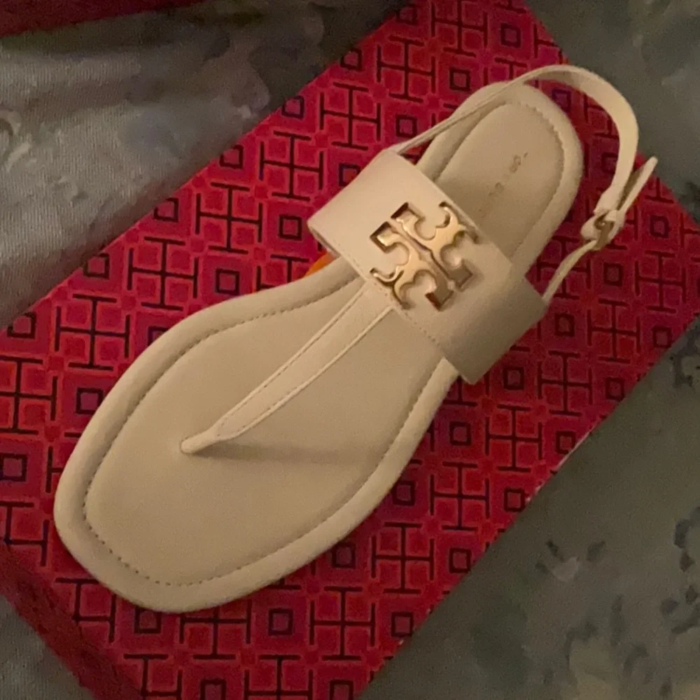 TORY BURCH Eleanor Thong Toe Logo Sandals GOAT LEATHER/Light cream size 8 - Picture 6 of 10
